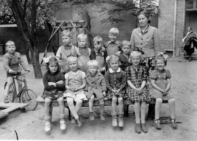 ga052194xkindergartenfabriksgblekeallen.jpg