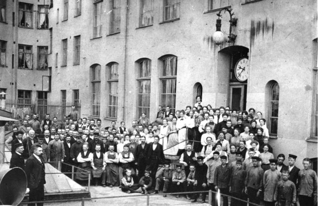 am16819xxmarksz_fabrikspersonal.jpg