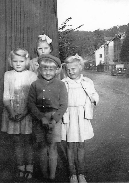 mix02drakegatan195xmonica_lmarianne_lchrister_hanssoningvor_olsson_fr_roy_j.jpg